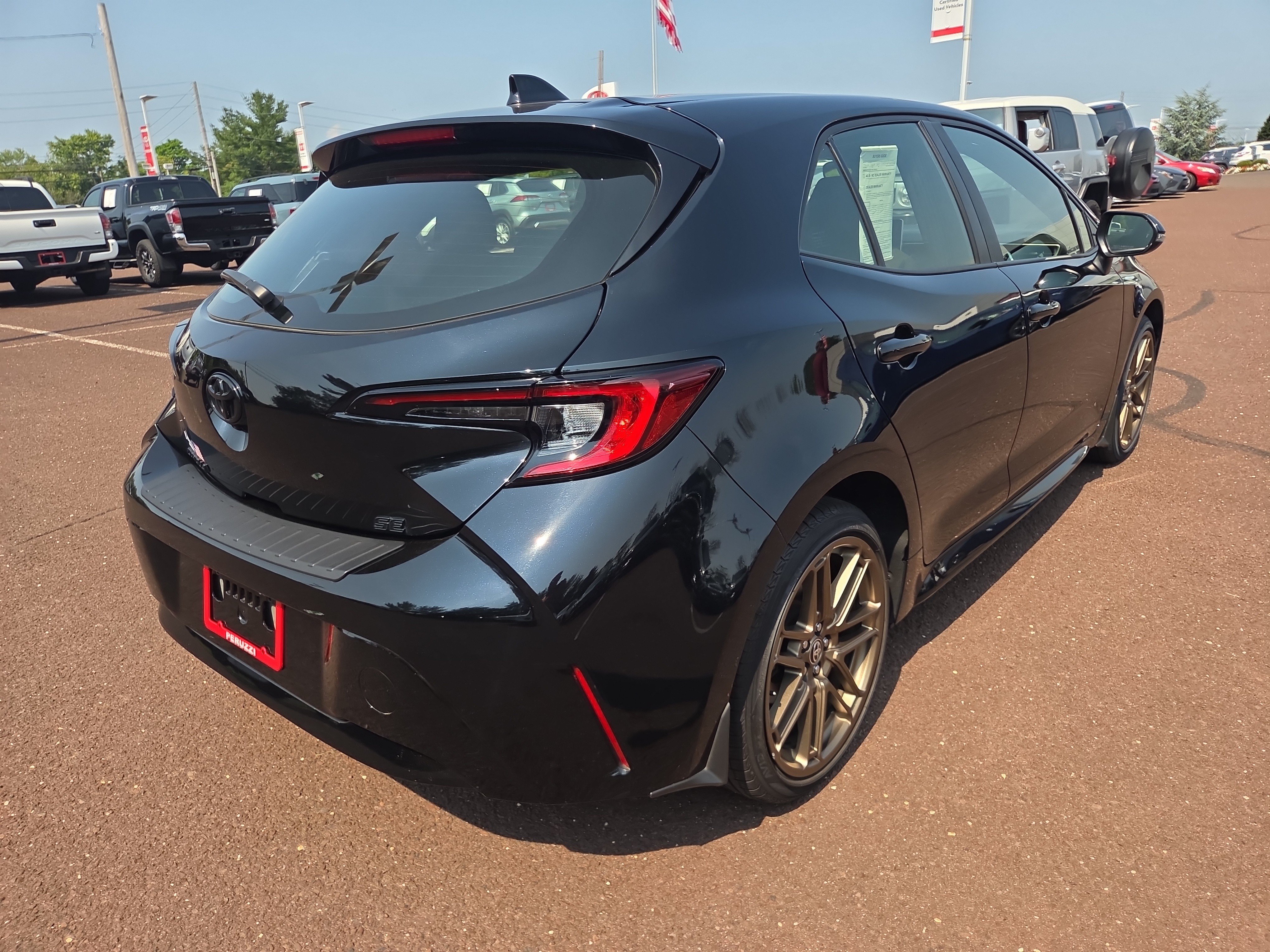Certified 2025 Toyota Corolla Hatchback w/ SE Package FWD image 3