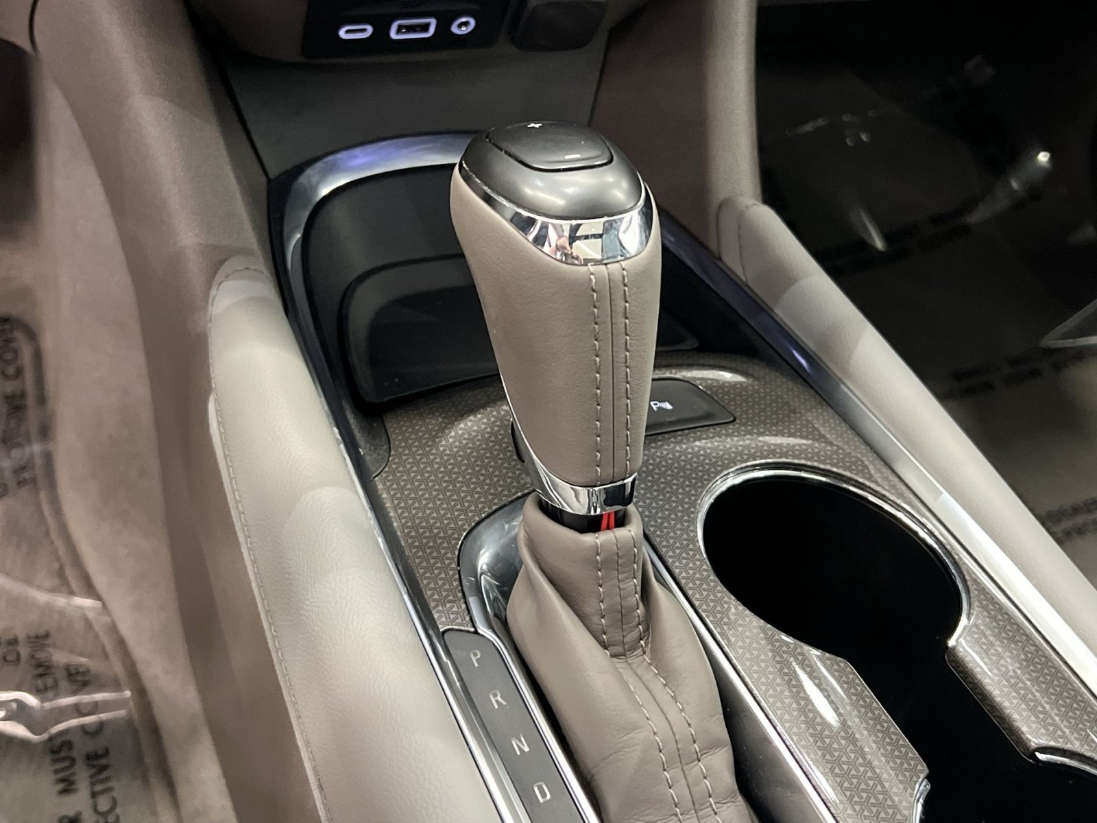 Used 2019 Chevrolet Malibu Hybrid w/ Leather Package FWD image 19