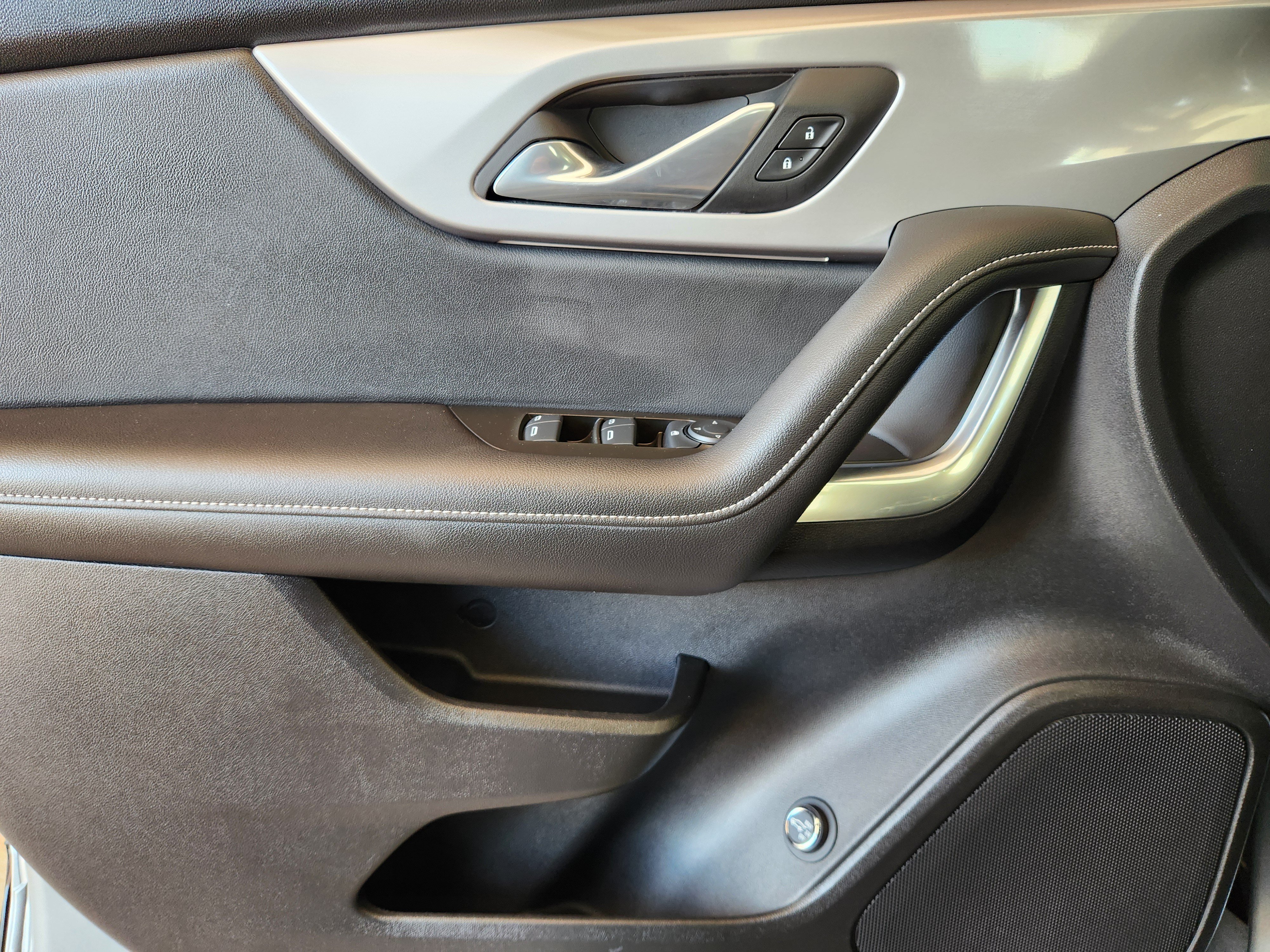 Used 2024 Chevrolet Blazer LT w/ Convenience Package FWD image 25