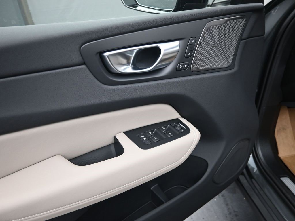 New 2026 Volvo XC60 B5 Plus w/ Climate Package image 10