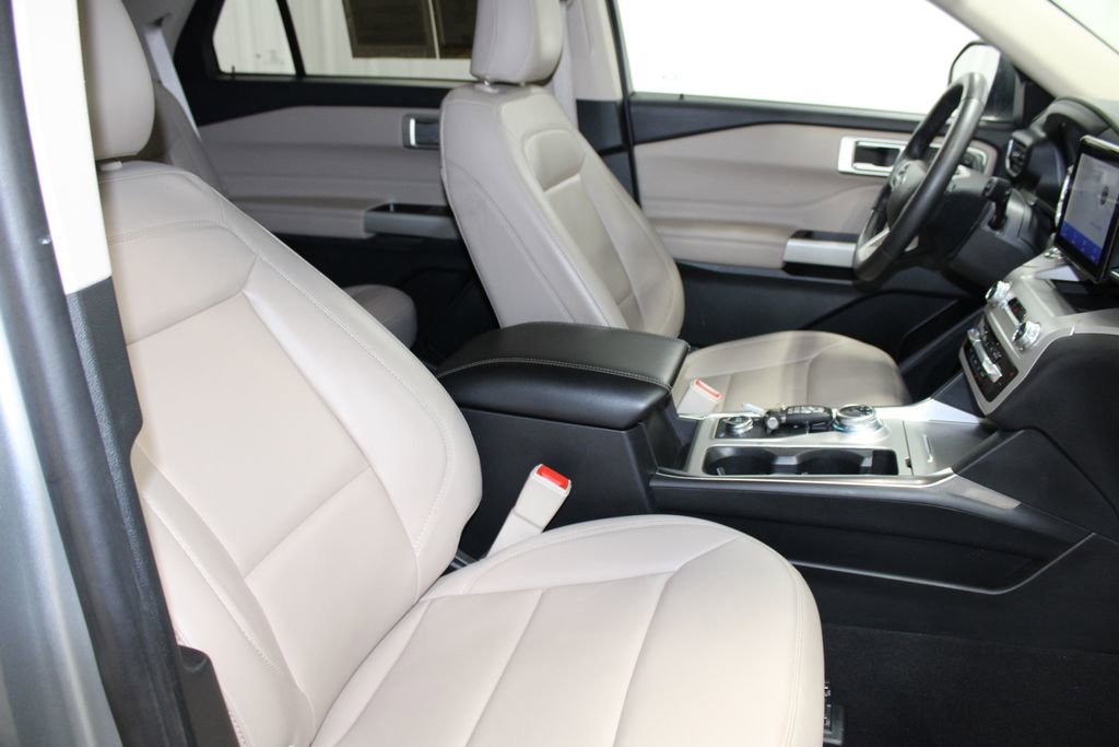 Used 2023 Ford Explorer XLT w/ Equipment Group 202A image 21