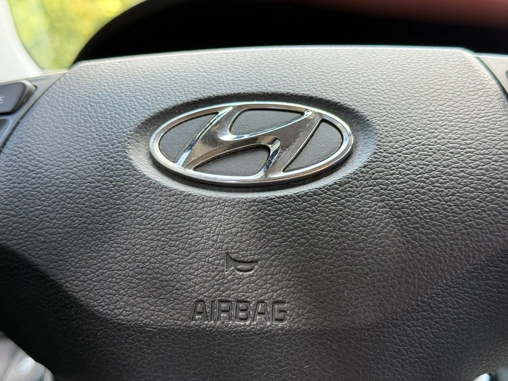 Used 2020 Hyundai Venue SE FWD image 19