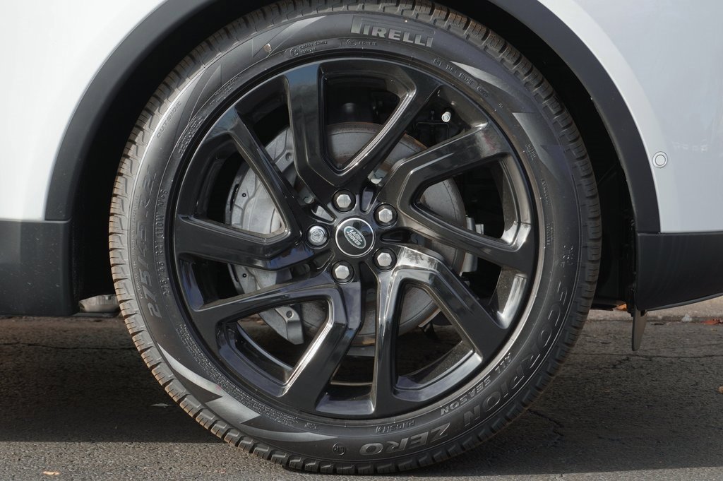New 2025 Land Rover Discovery S image 9