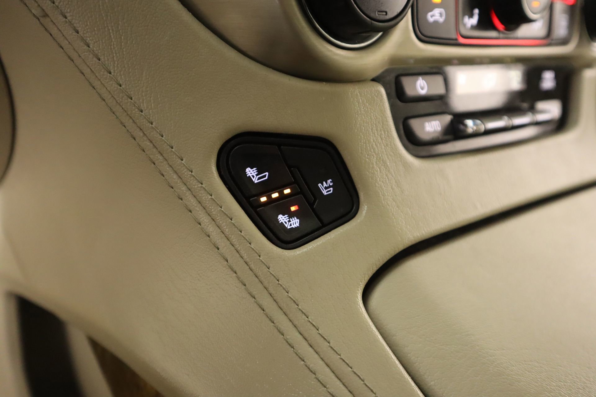 Used 2016 GMC Yukon Denali w/ Open Road Package image 8