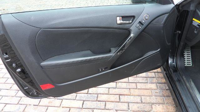 Used 2016 Hyundai Genesis Coupe 3.8 image 22