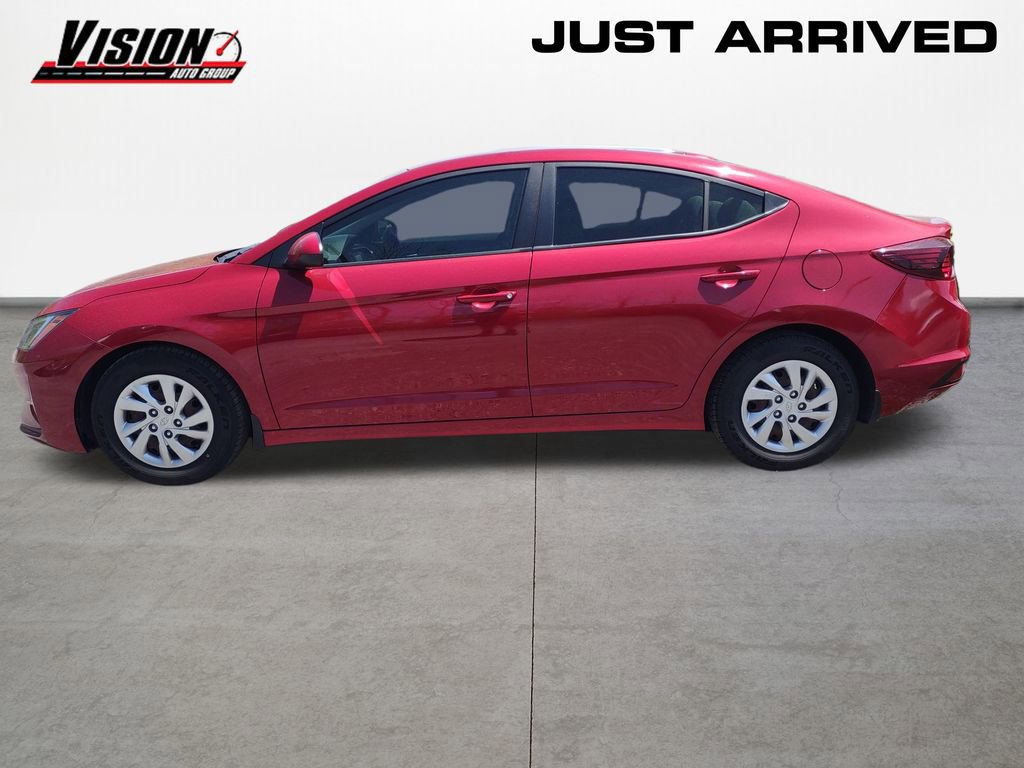 Used 2019 Hyundai Elantra SE w/ Winter Weather Package FWD video 2