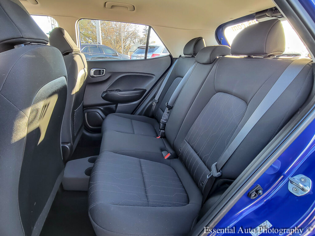 Used 2021 Hyundai Venue SE image 12