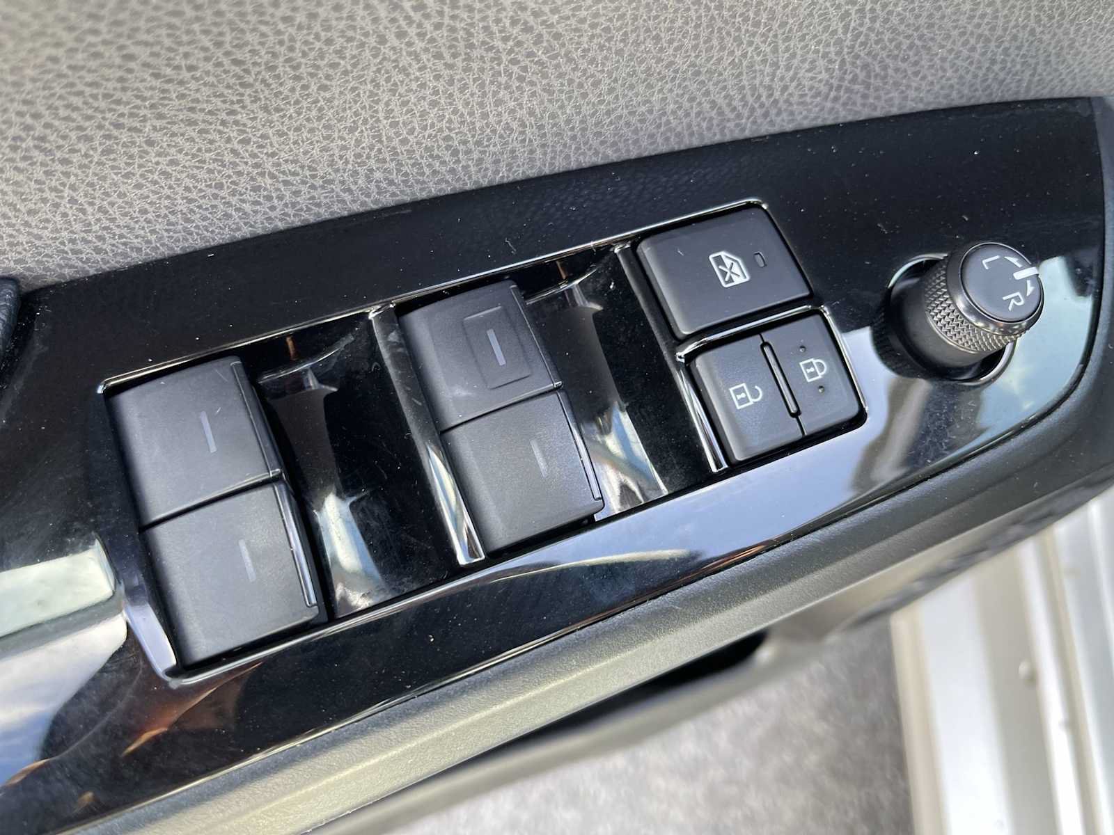 Used 2020 Toyota Prius Prime LE FWD image 15