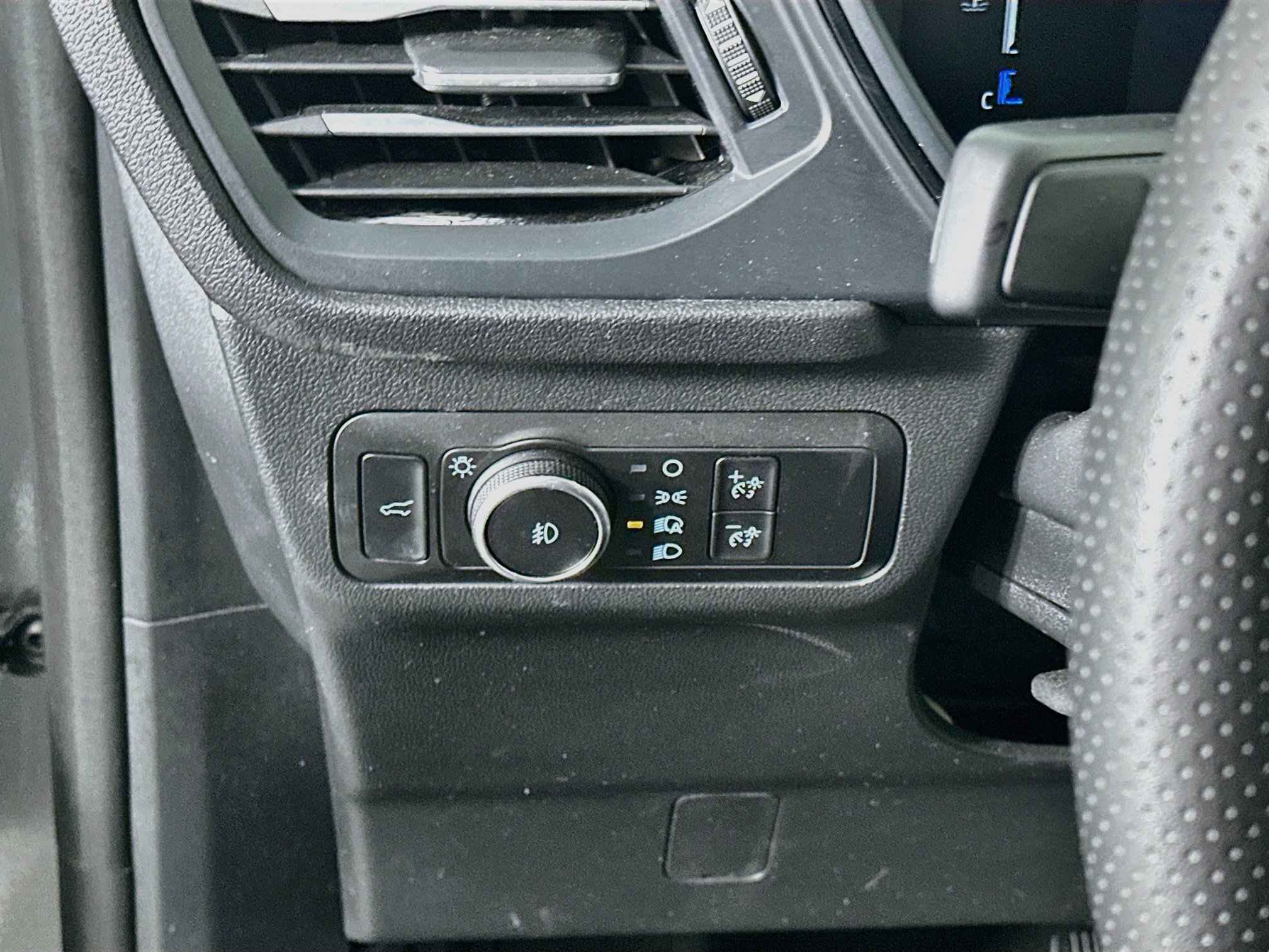 Used 2025 Ford Escape ST-Line Select AWD/4WD image 17