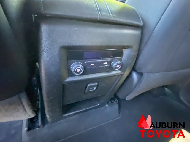 Used 2023 Chevrolet Traverse LT FWD image 29