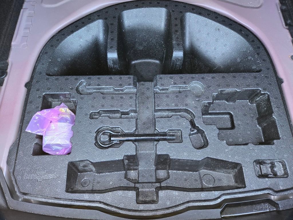 Used 2023 Toyota Corolla LE image 18