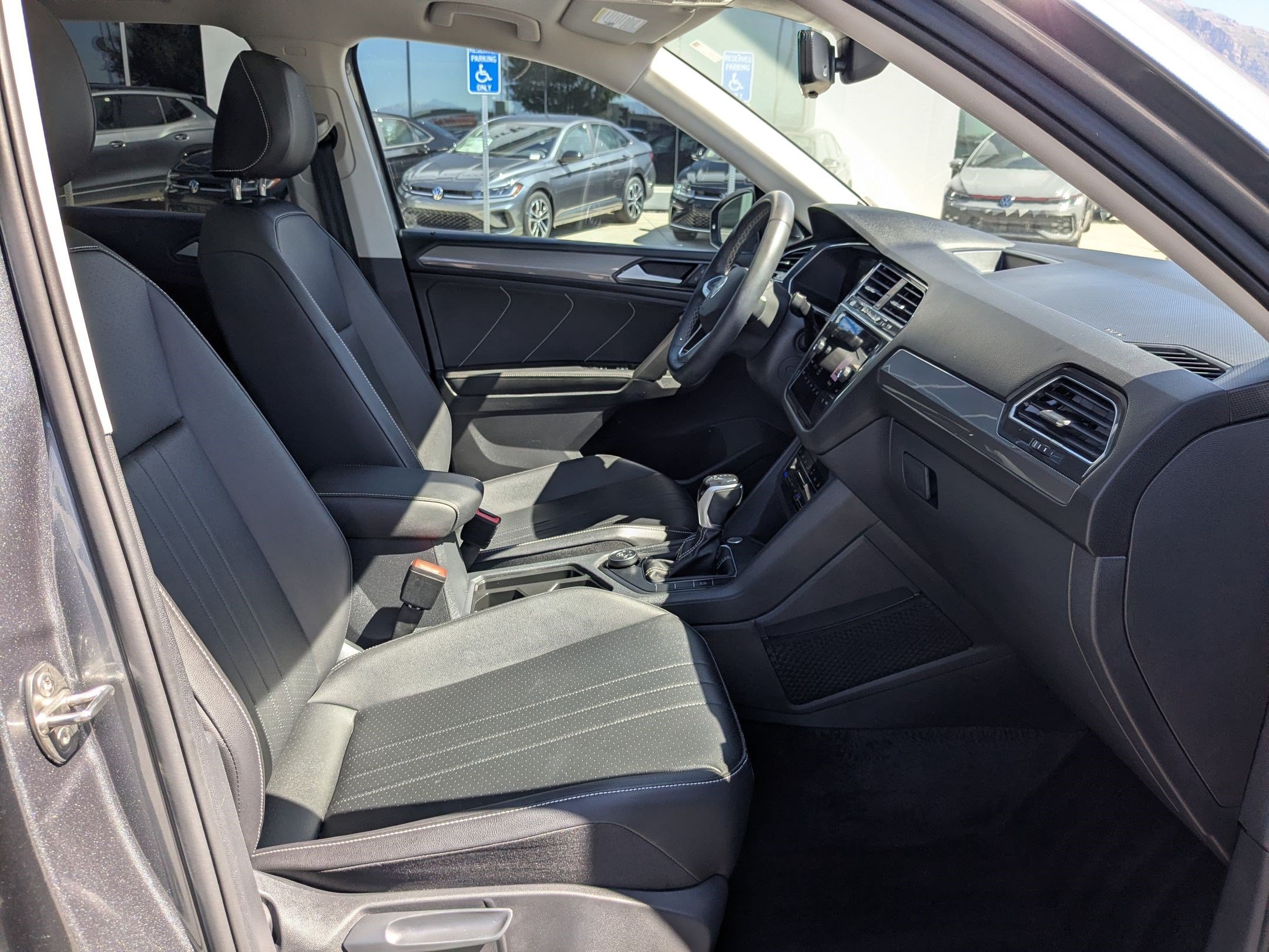 Used 2022 Volkswagen Tiguan SE AWD/4WD image 35