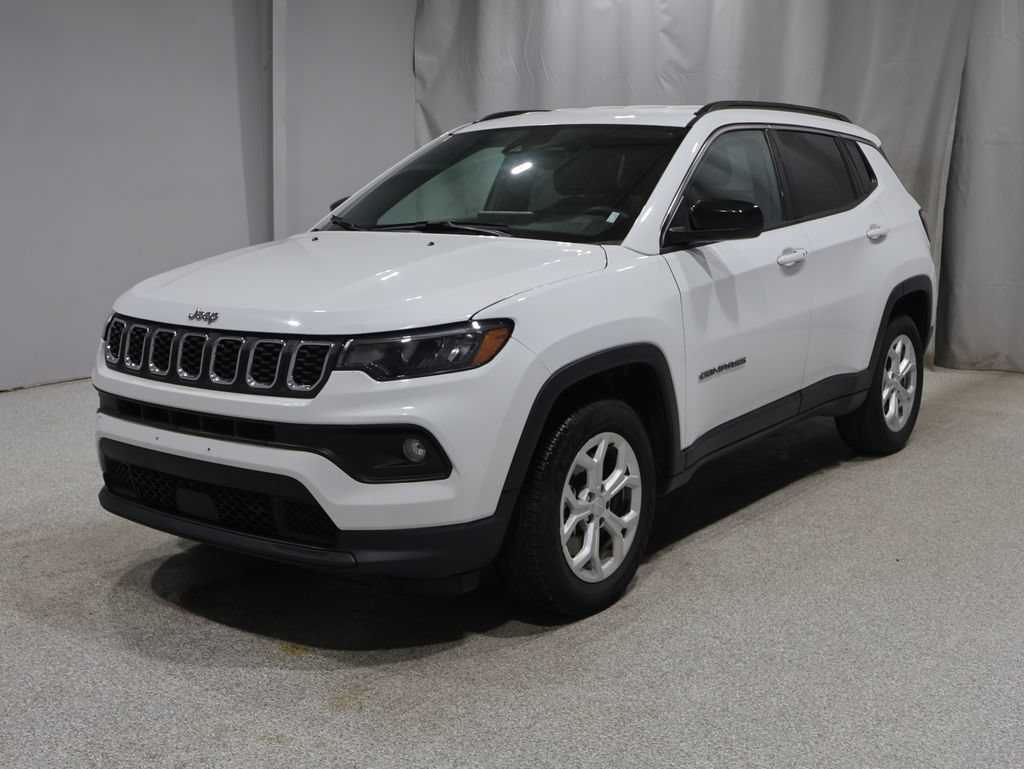 Used 2024 Jeep Compass Latitude AWD/4WD image 6