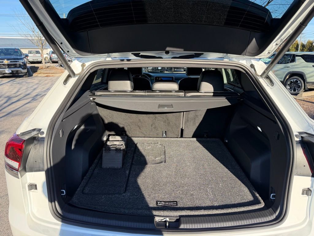 Used 2024 Volkswagen Atlas Cross Sport SEL Premium R-Line image 19
