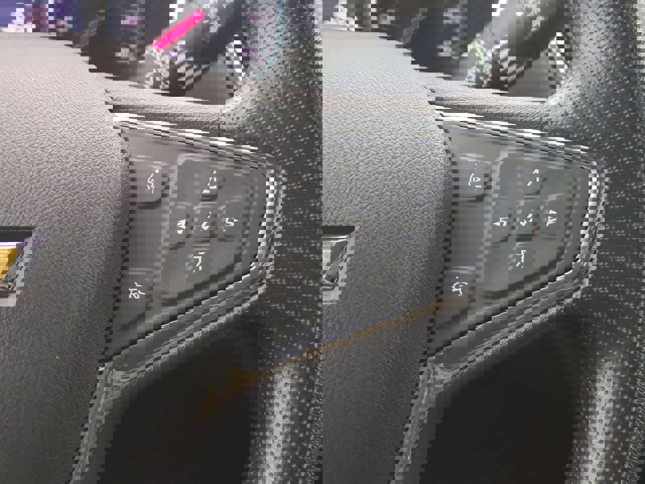 Used 2020 Chevrolet Equinox LT image 23