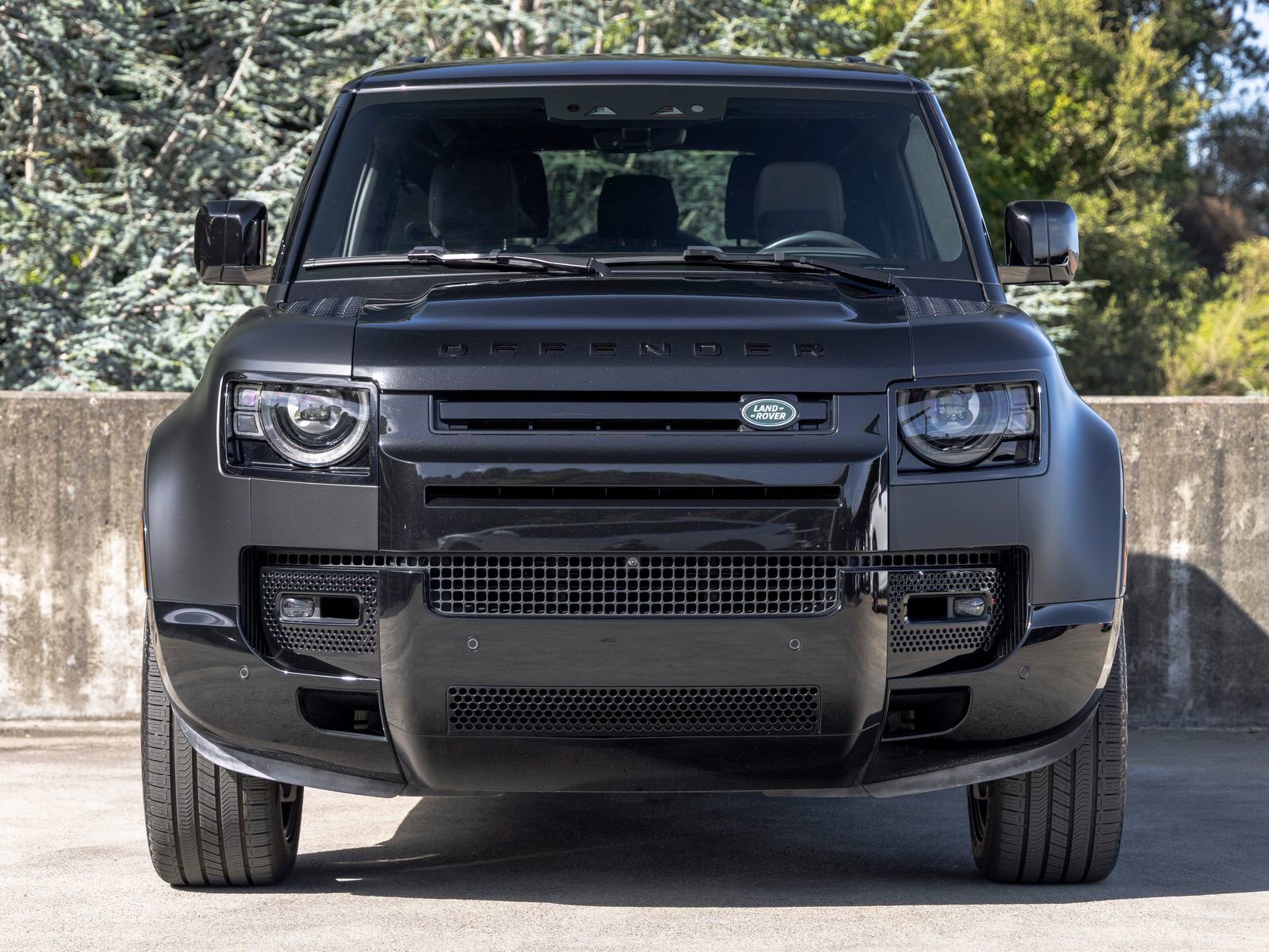 Used 2025 Land Rover Defender 90 X-Dynamic SE AWD/4WD image 8