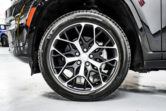 Used 2022 Jeep Grand Cherokee Summit AWD/4WD image 95