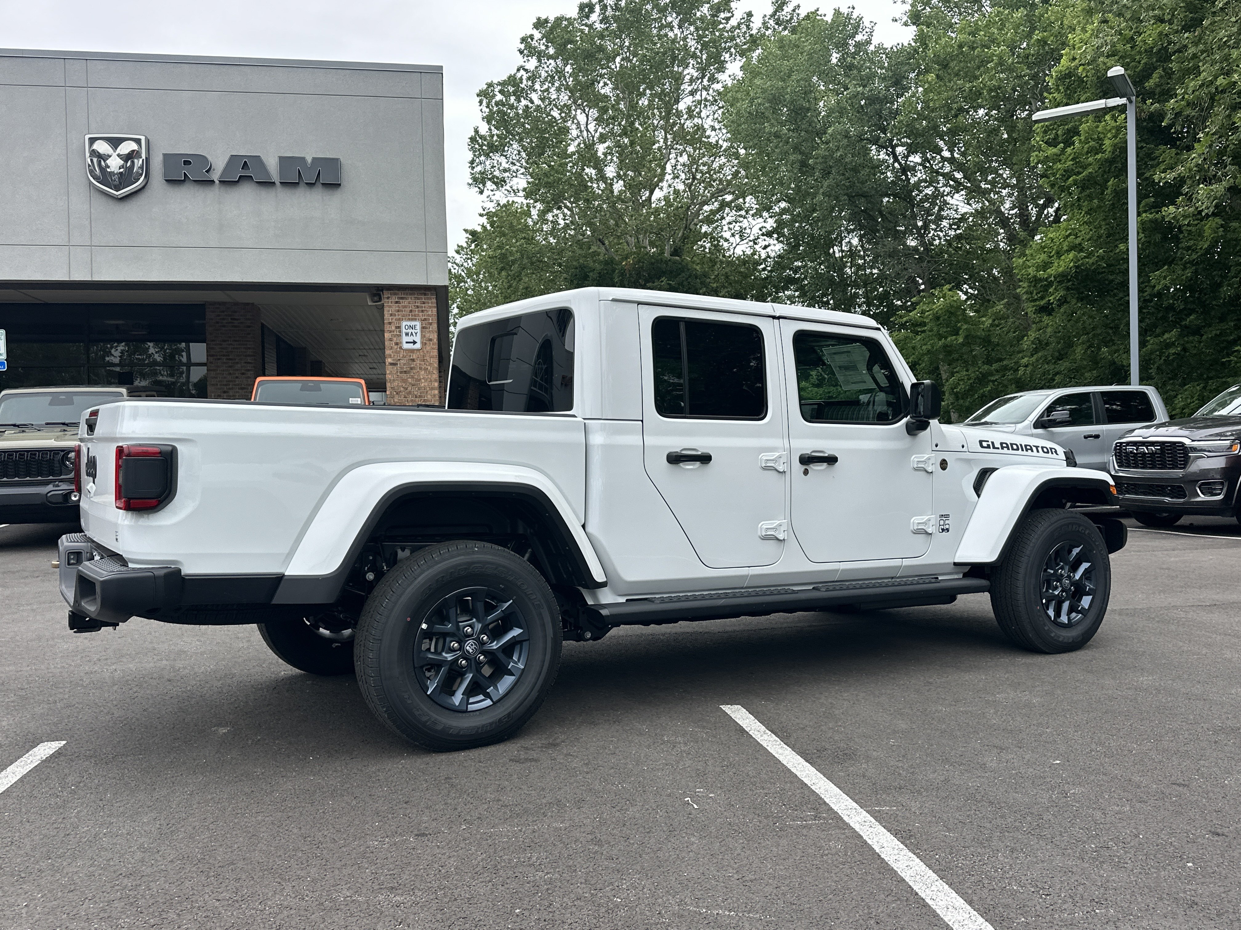 New 2026 Jeep Gladiator Sport AWD/4WD image 17