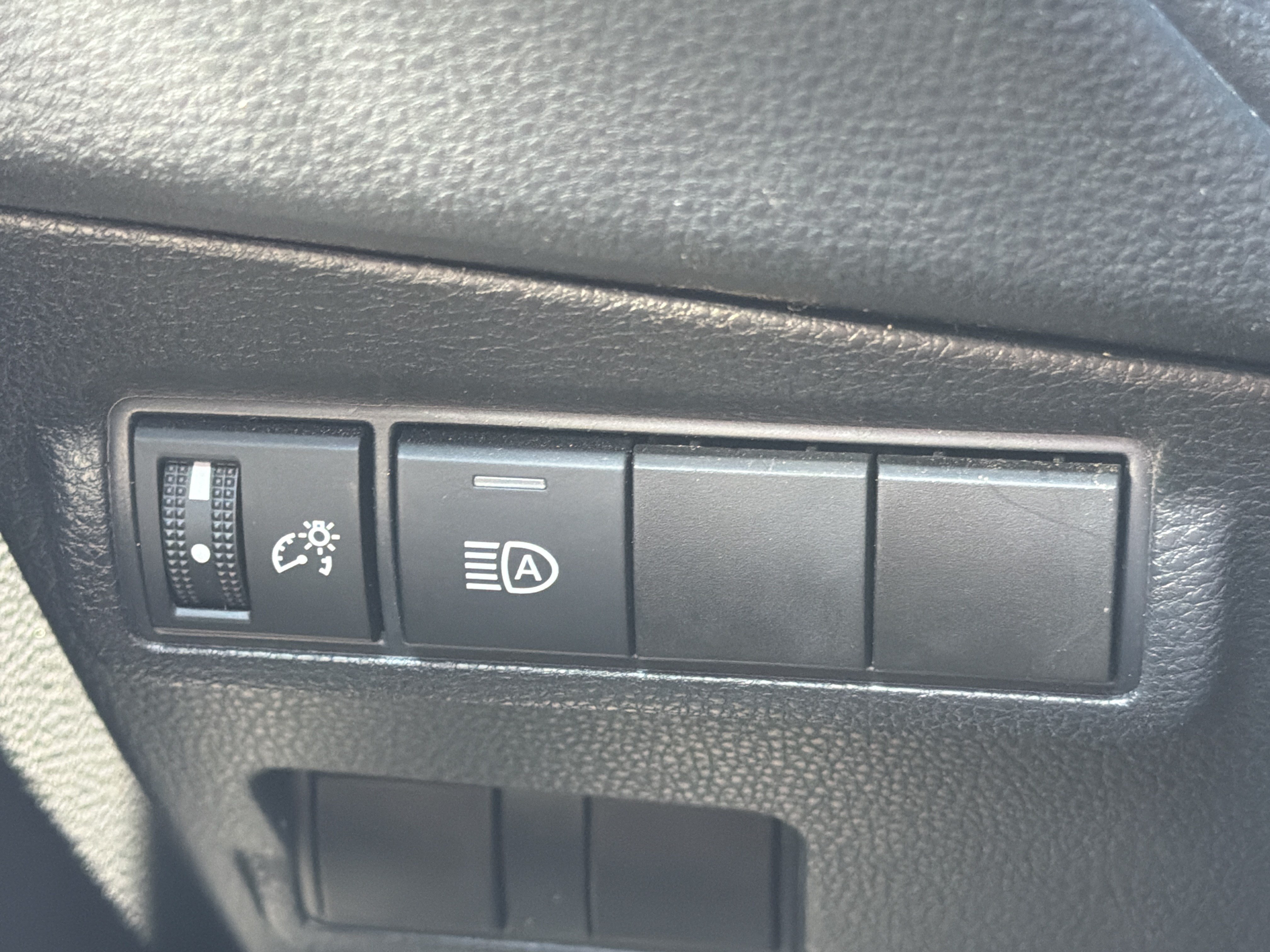 Used 2023 Toyota Corolla Cross XLE FWD image 14