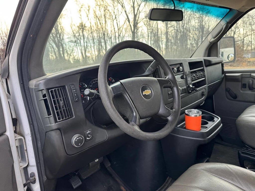 Used 2014 Chevrolet Express 3500 image 10