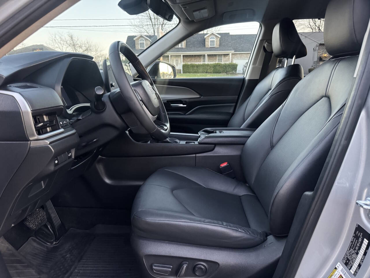 Used 2024 Toyota Grand Highlander AWD image 15