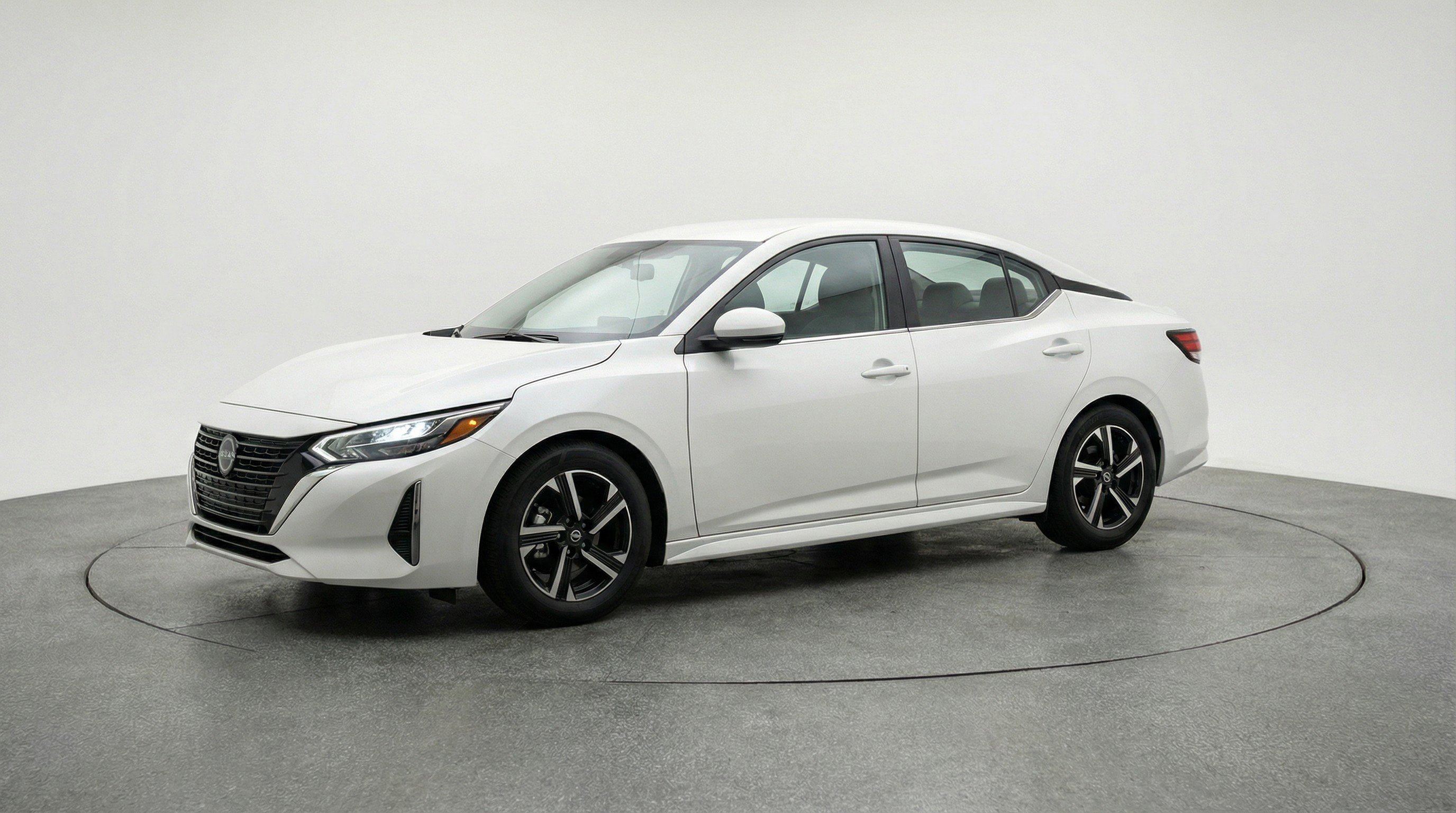 Used 2025 Nissan Sentra SV image 3