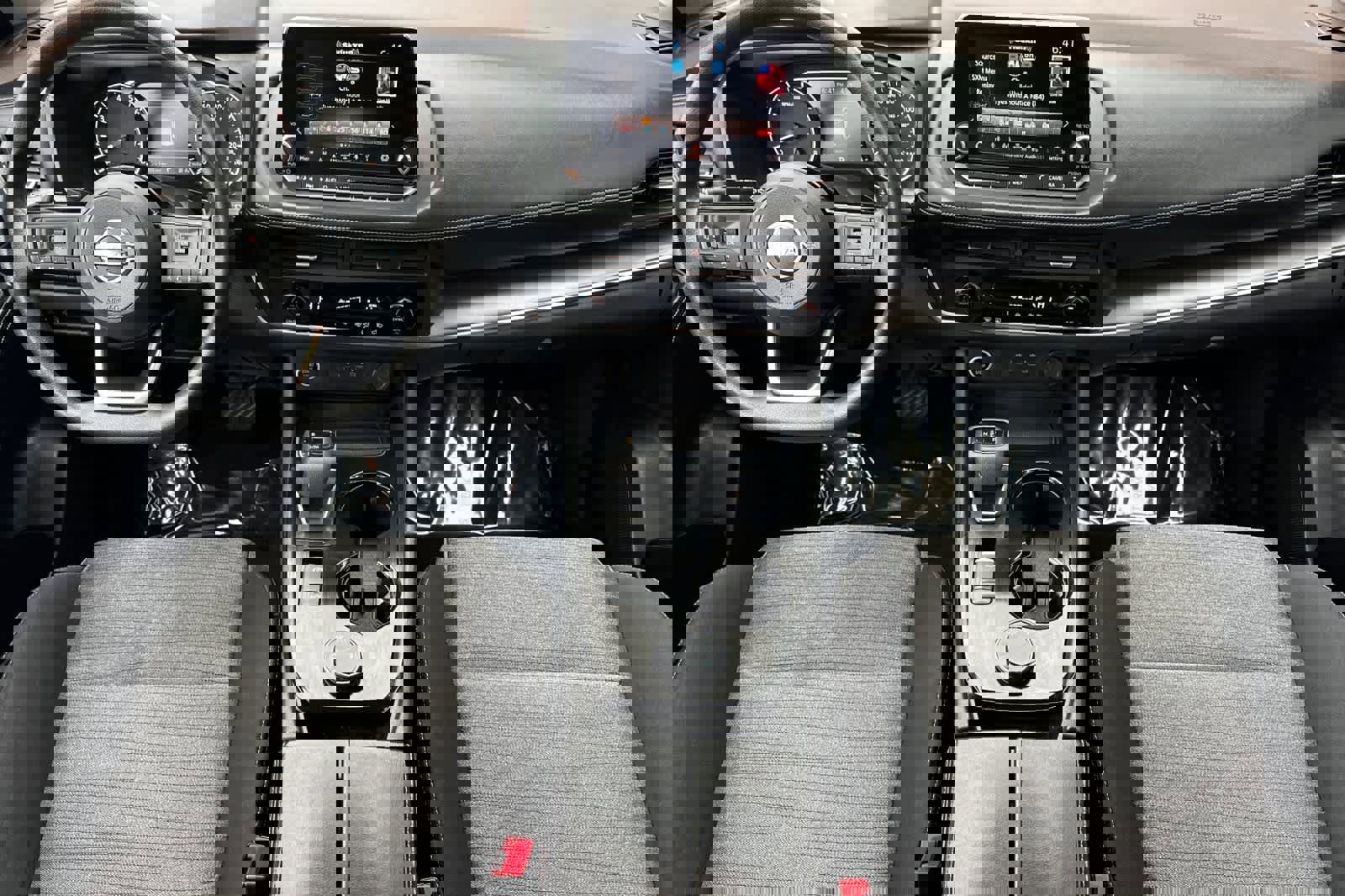 Used 2023 Nissan Rogue SV image 4