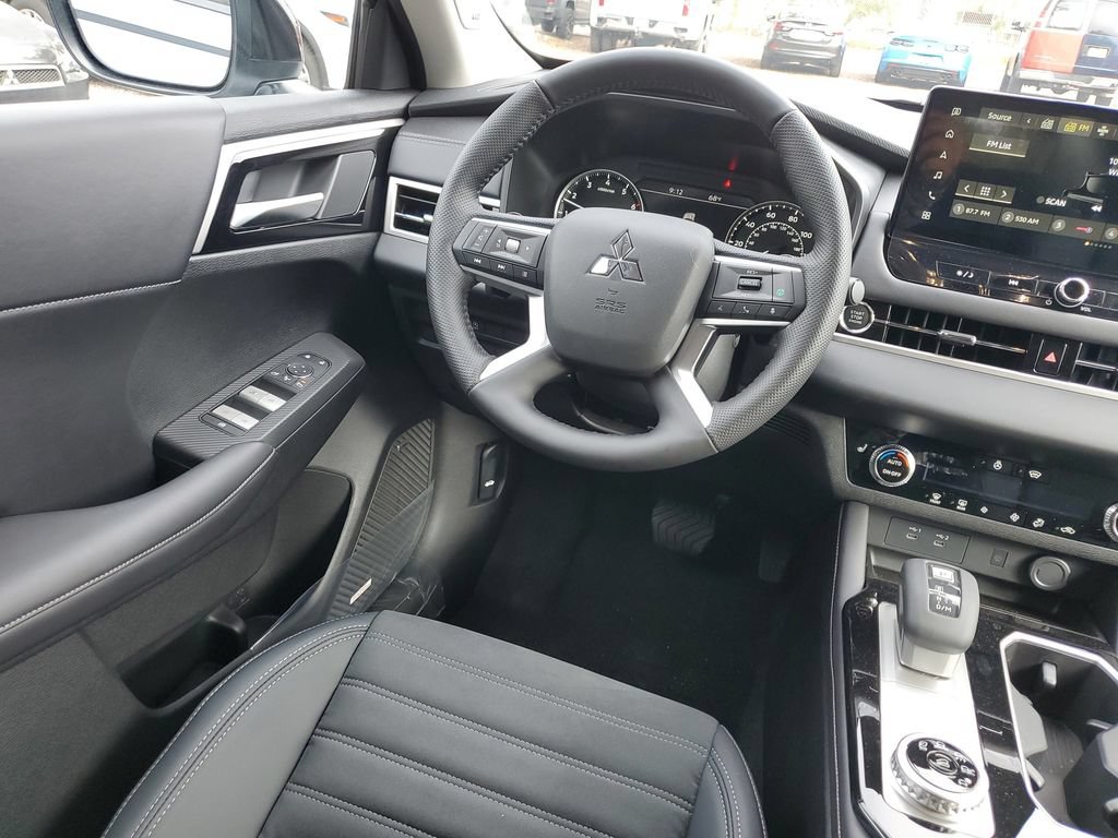 New 2026 Mitsubishi Outlander AWD image 10