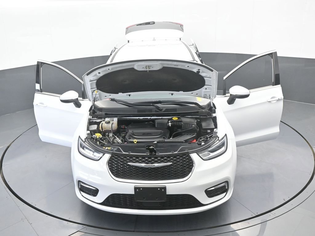 Used 2023 Chrysler Pacifica Touring-L image 71