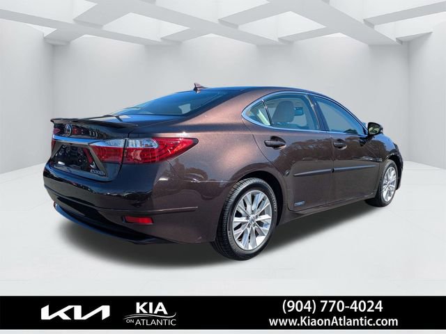 Used 2013 Lexus ES 300h w/ Luxury Pkg image 3