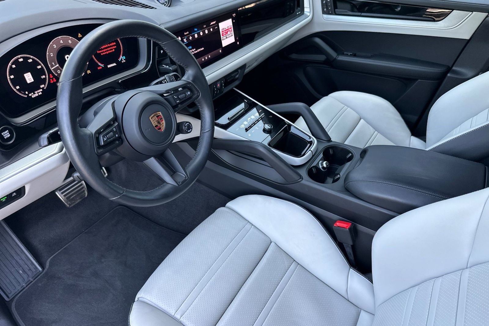 Used 2025 Porsche Cayenne S image 4