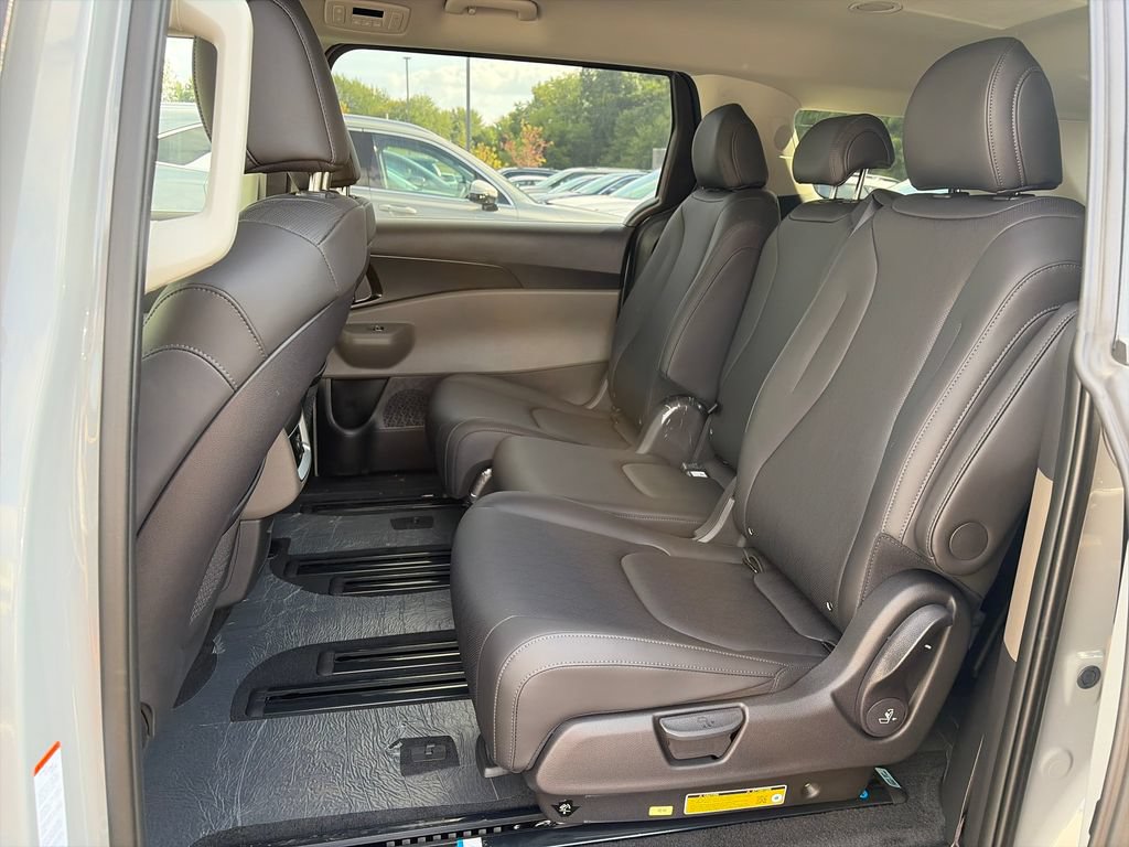 New 2027 Kia Carnival FWD image 23