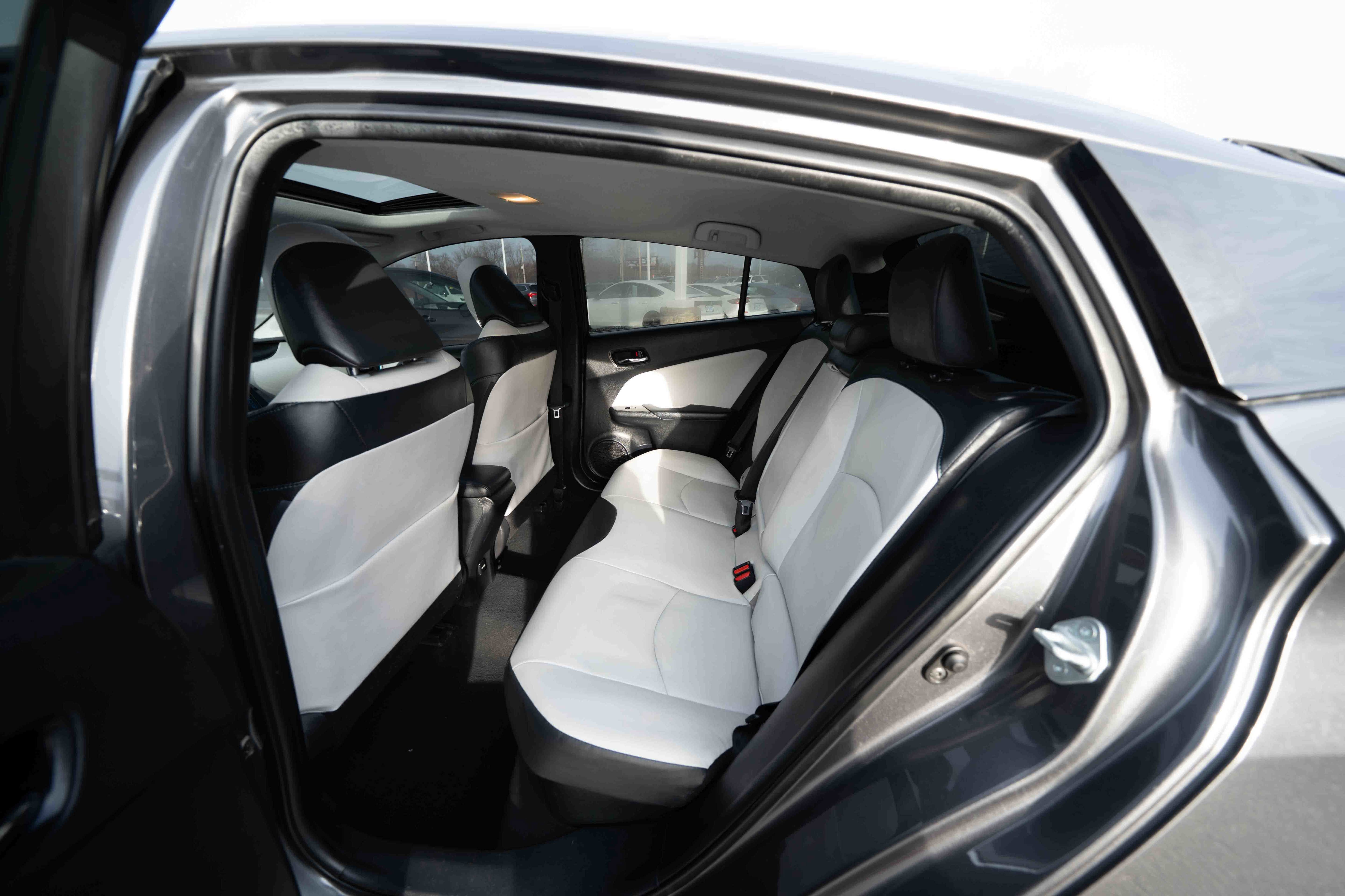 Used 2017 Toyota Prius Four image 23