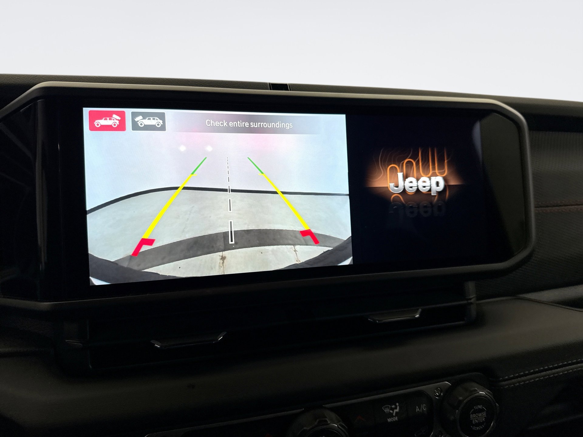 Used 2024 Jeep Wrangler Rubicon w/ Technology Group image 15