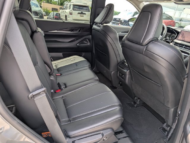 Used 2025 INFINITI QX60 Sensory w/ Vision Package AWD/4WD image 12