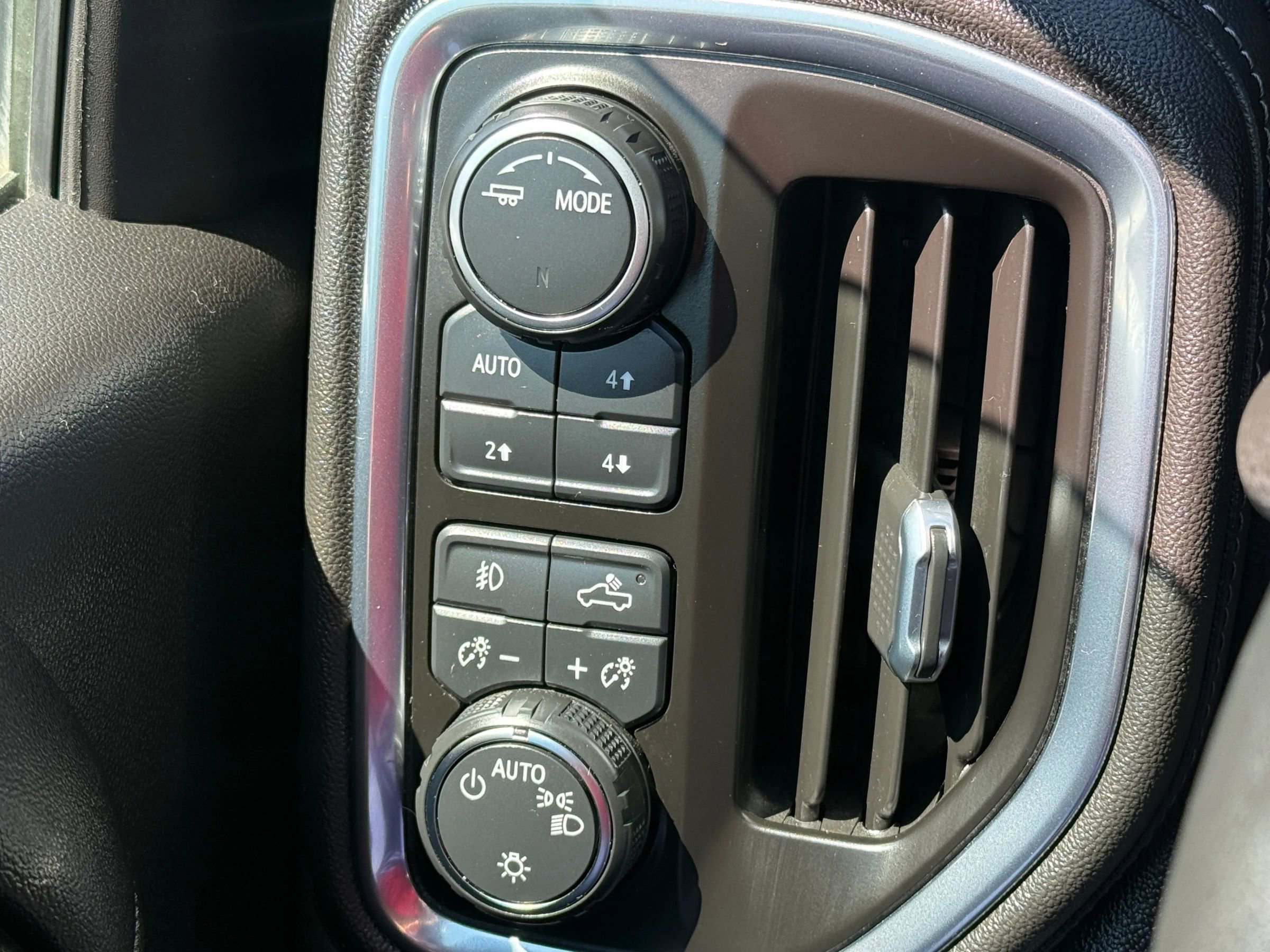 Used 2021 Chevrolet Silverado 1500 LT Trail Boss w/ Bed Protection Package image 18