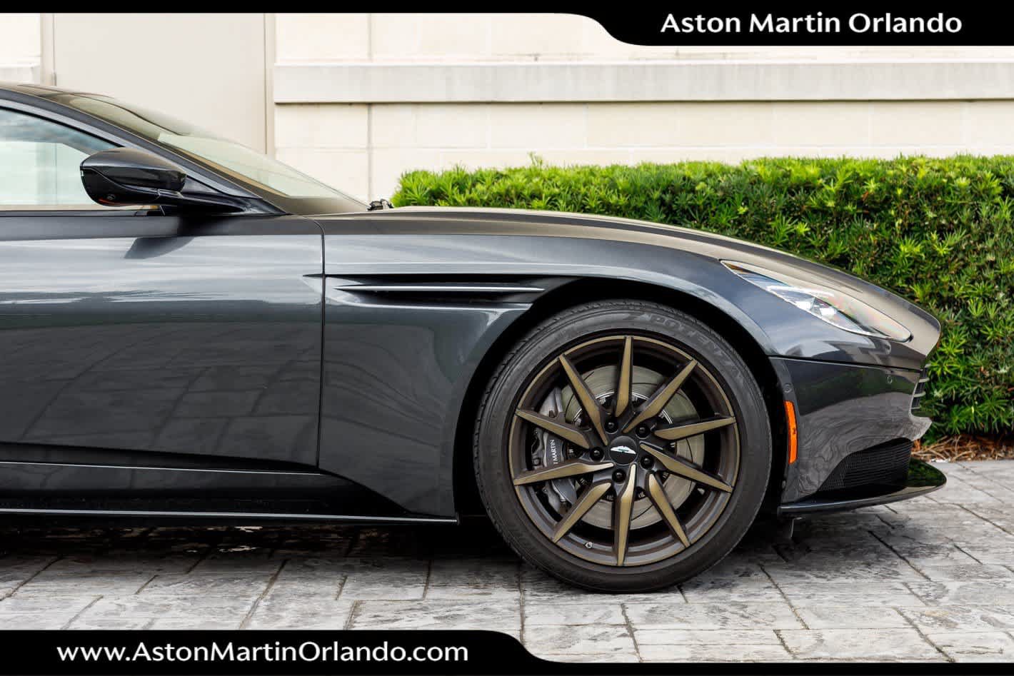 Used 2022 Aston Martin DB11 Coupe RWD image 19