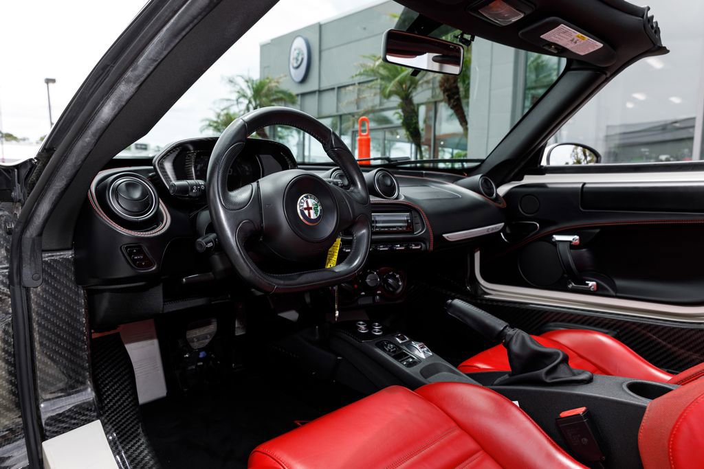 Used 2016 Alfa Romeo 4C Spider w/ Convenience Group - Spider RWD image 17