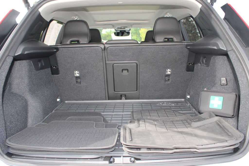 Used 2026 Volvo XC40 B5 Plus w/ Protection Package Premier AWD/4WD image 29
