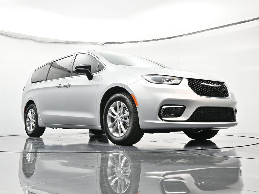 New 2026 Chrysler Pacifica Select image 40
