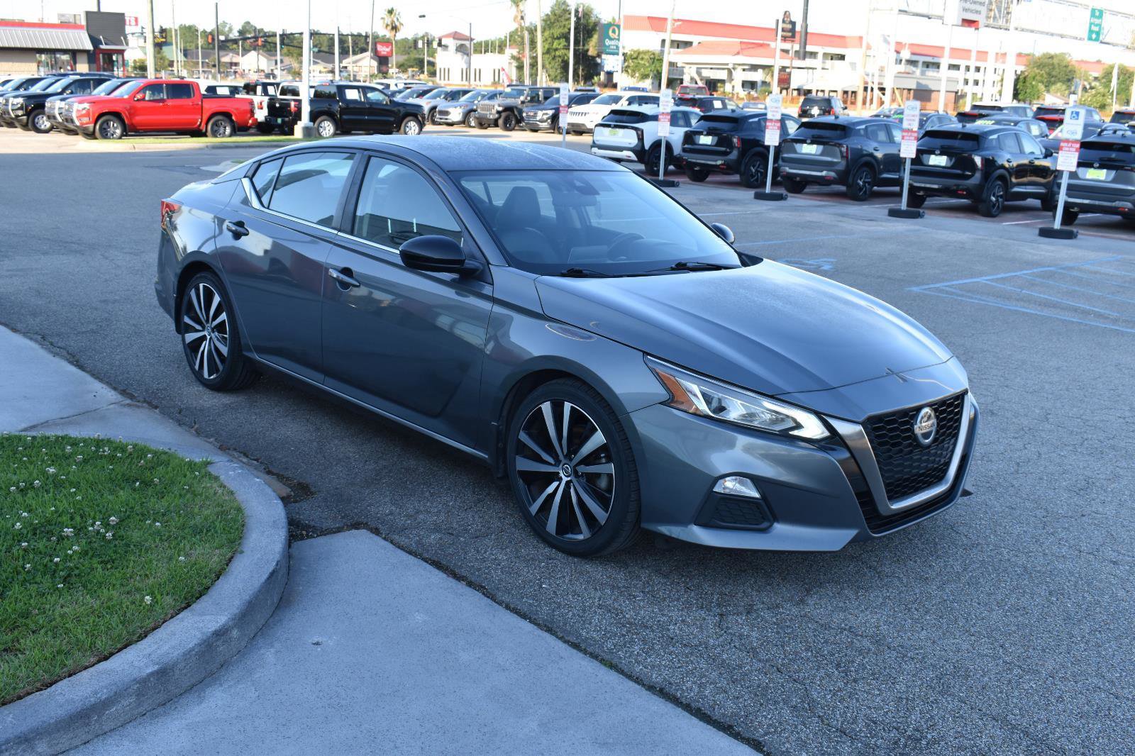 Used 2020 Nissan Altima 2.5 SR FWD image 14