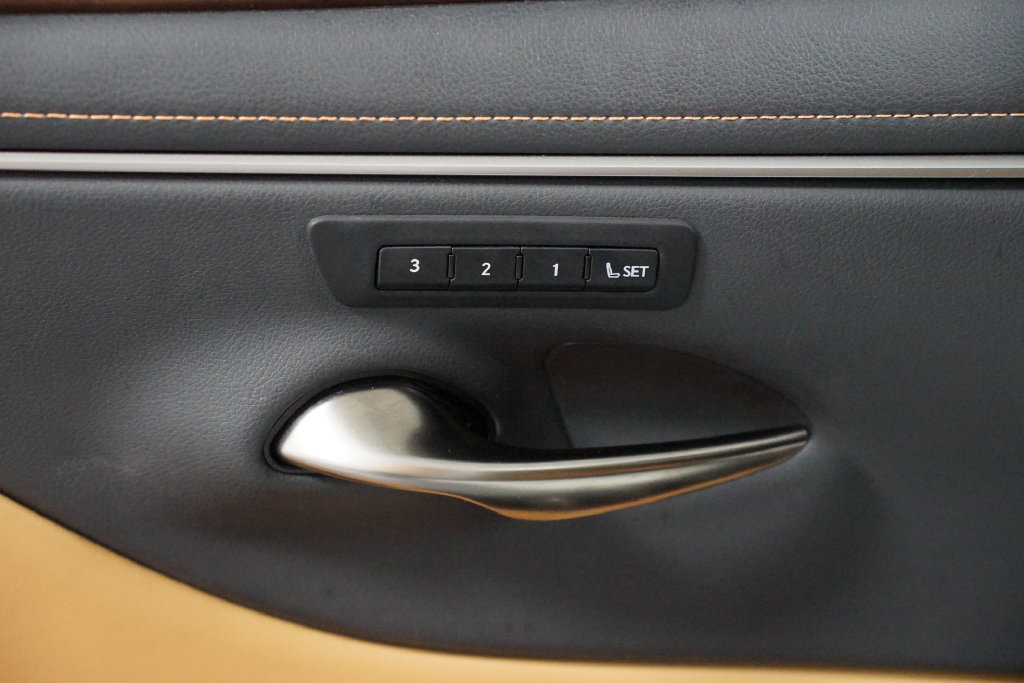Used 2024 Lexus ES 350 w/ Premium Package FWD image 31