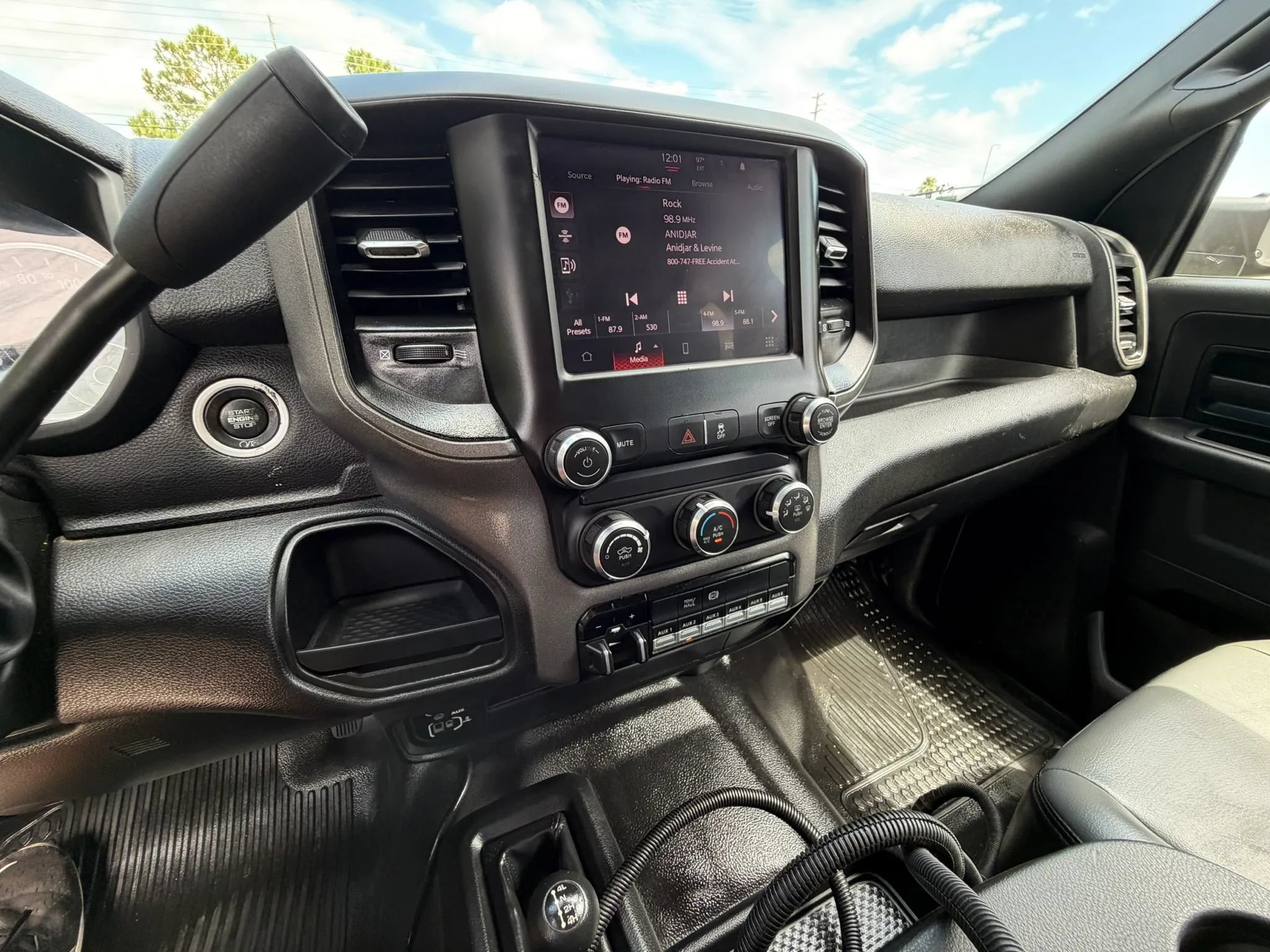 Used 2022 RAM 3500 Tradesman w/ Chrome Appearance Group AWD/4WD image 11