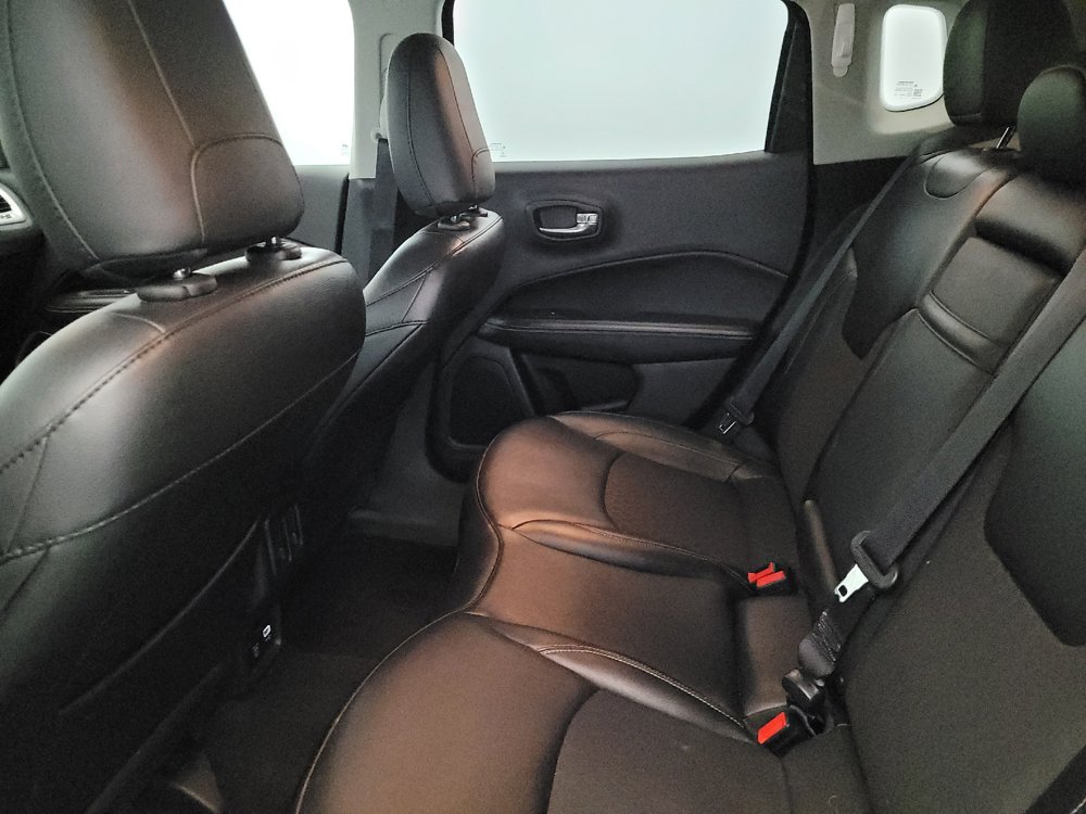 Used 2019 Jeep Compass Latitude w/ Cold Weather Group AWD/4WD image 18