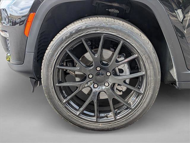 Certified 2025 Jeep Grand Cherokee L Limited w/ Black Appearance Package AWD/4WD image 22