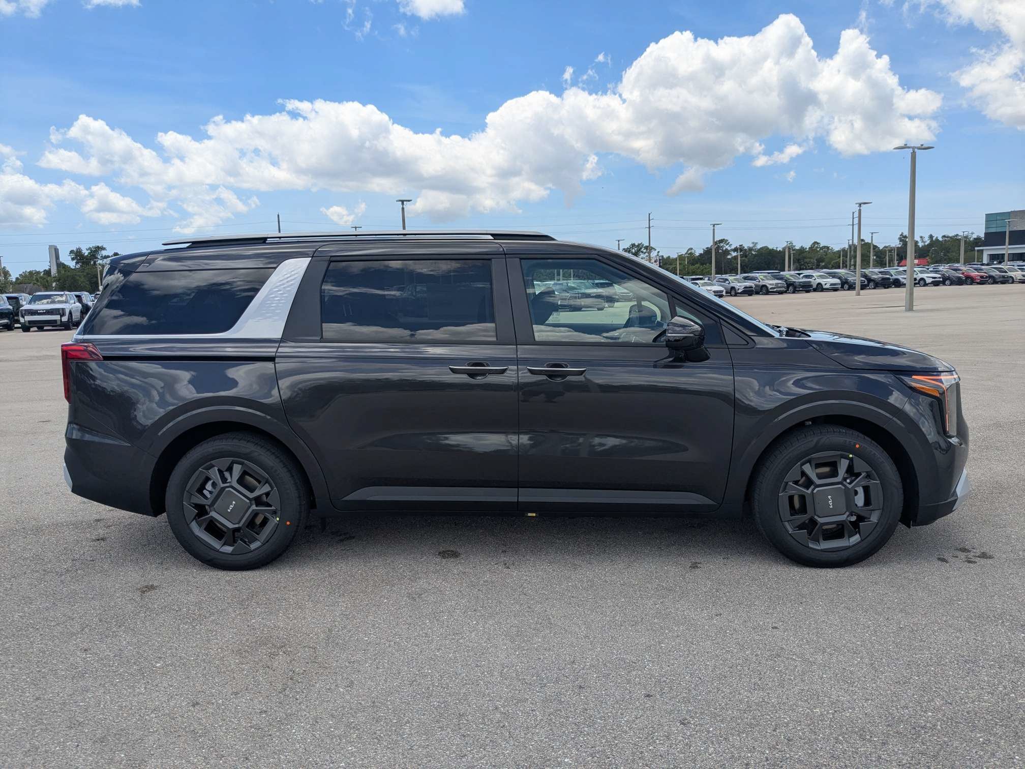 New 2026 Kia Carnival EX FWD image 4