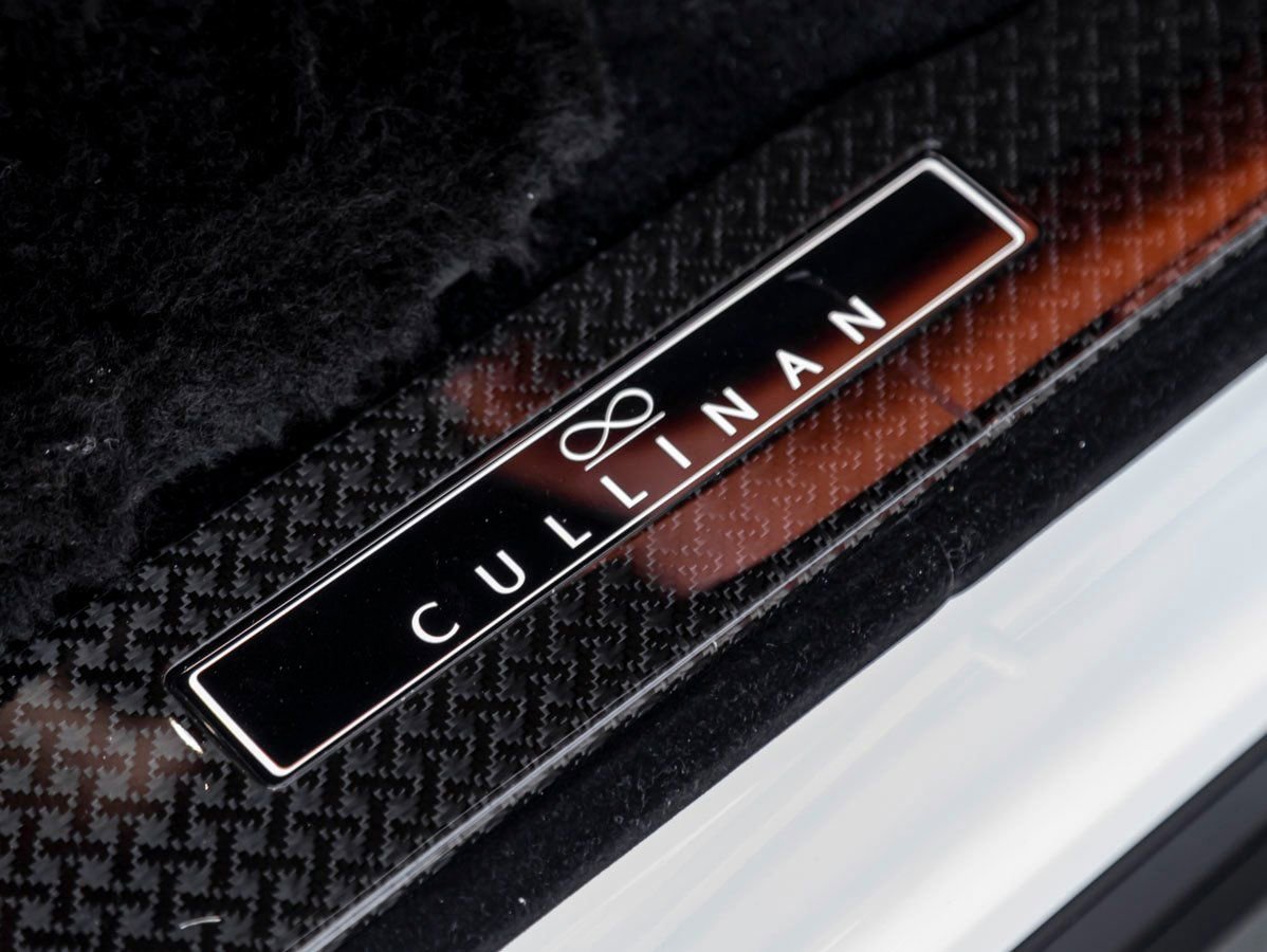 Certified 2023 Rolls-Royce Cullinan Black Badge w/ Dark Exterior Package AWD/4WD image 9