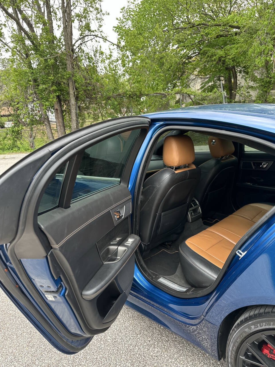 Used 2011 Jaguar XF R RWD image 13