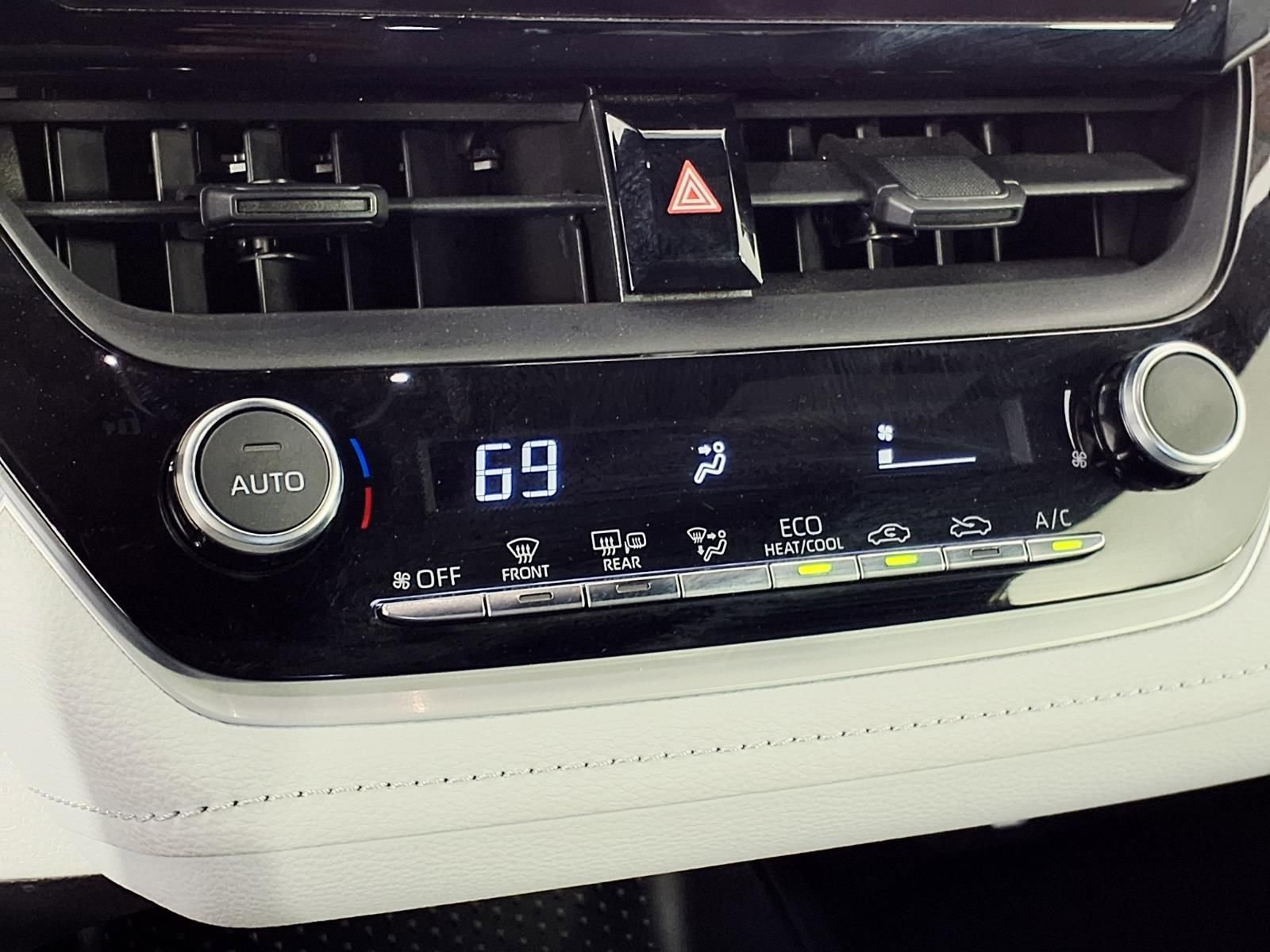 Used 2023 Toyota Corolla SE image 21