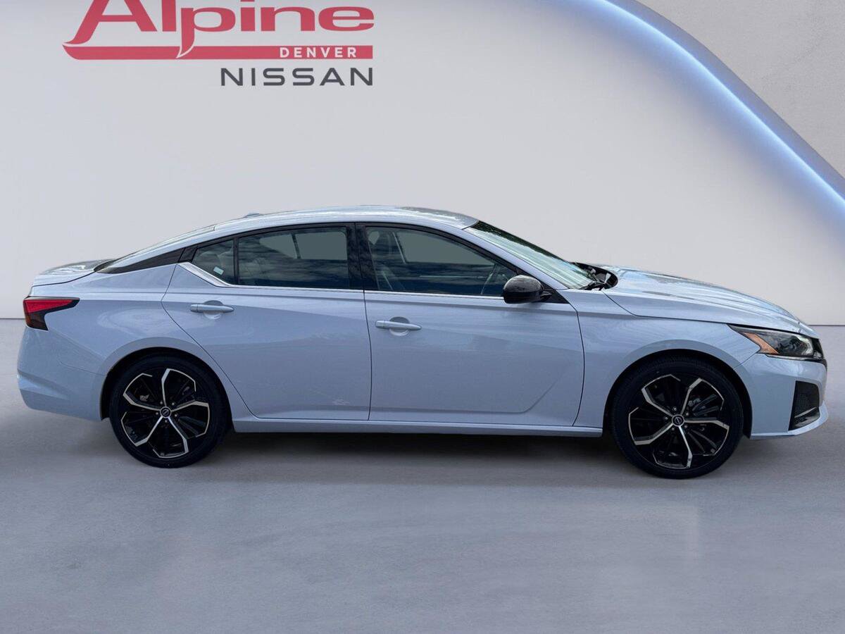 Used 2024 Nissan Altima 2.5 SR FWD image 6